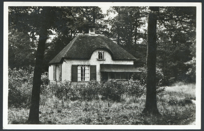 17794 Gezicht op de boswachterswoning bij de buitenplaats Schoonoord te Doorn.